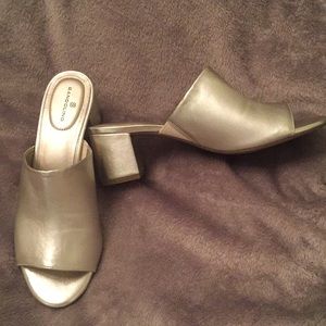Bandolino silver slides size 8